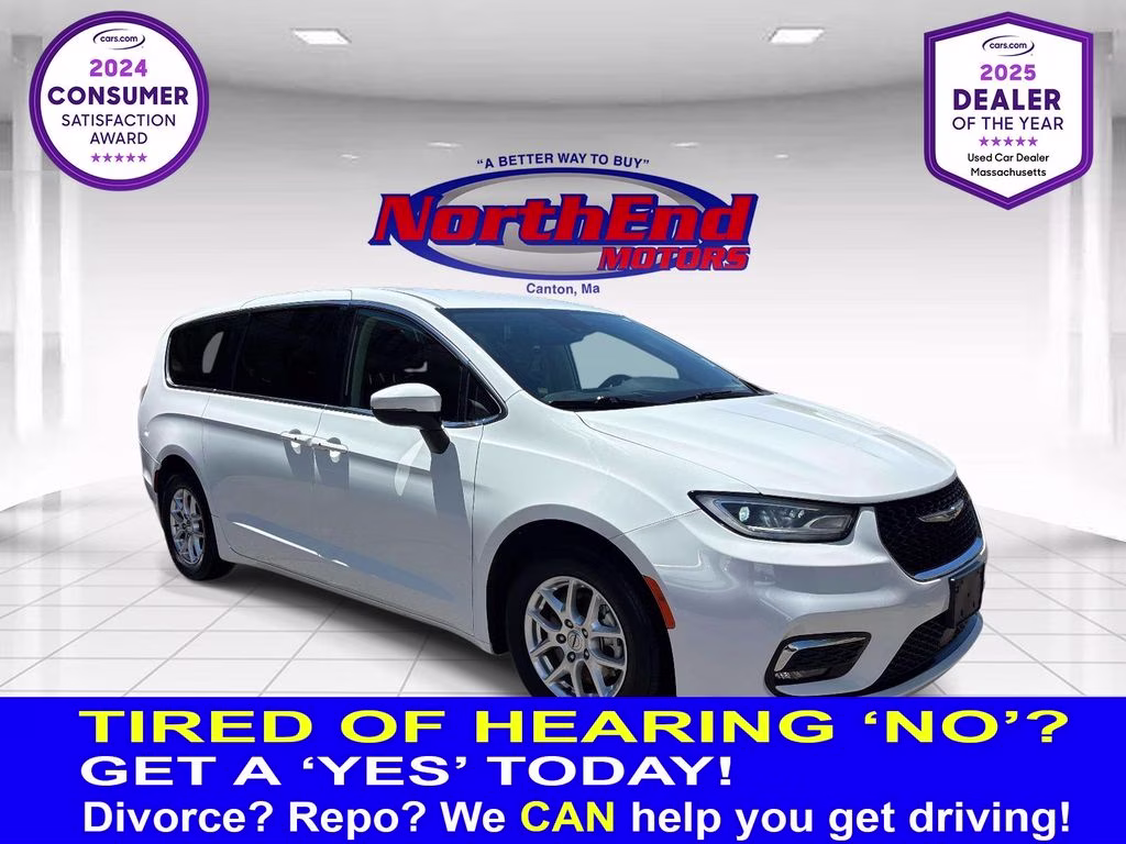 2023 Bright White Clearcoat Chrysler Pacifica Touring L FWD Van