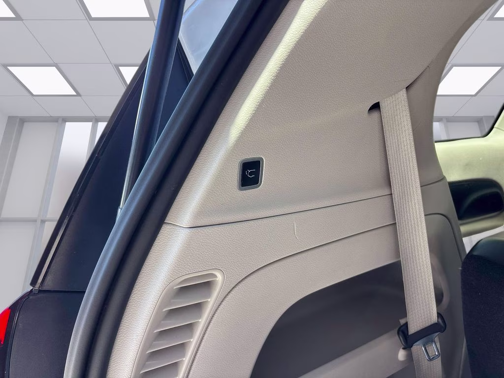 2023 Bright White Clearcoat Chrysler Pacifica Touring L FWD Van