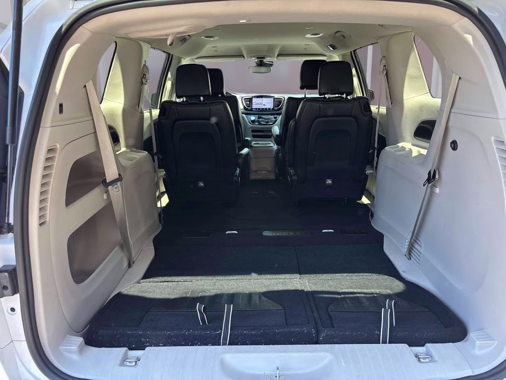 2023 Bright White Clearcoat Chrysler Pacifica Touring L FWD Van