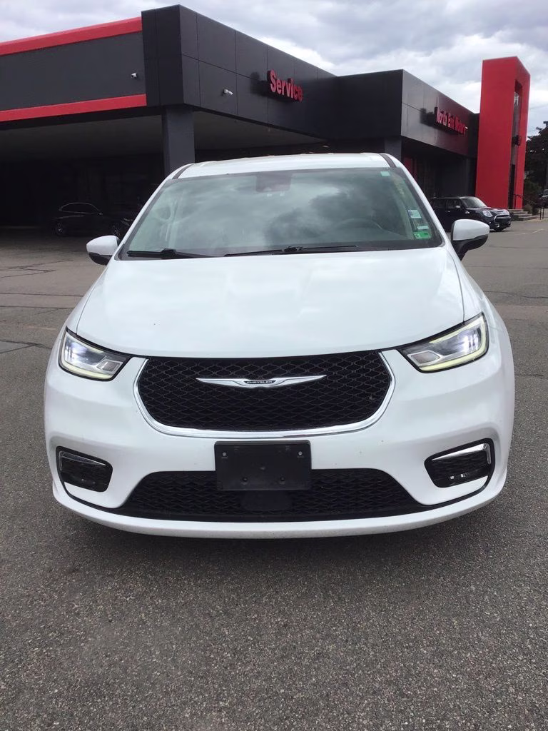 2023 Bright White Clearcoat Chrysler Pacifica Touring L FWD Van