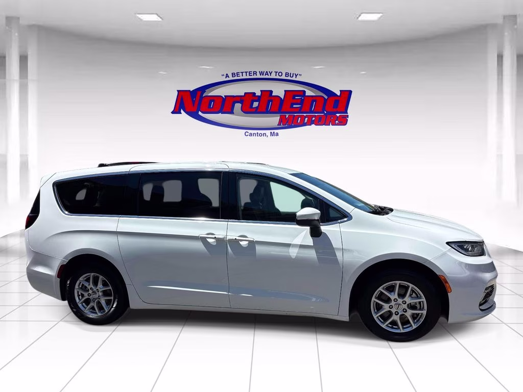 2023 Bright White Clearcoat Chrysler Pacifica Touring L FWD Van