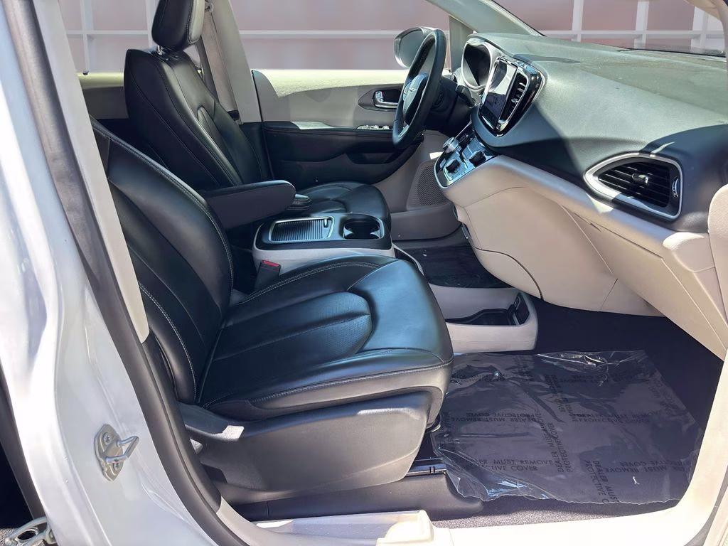 2023 Bright White Clearcoat Chrysler Pacifica Touring L FWD Van