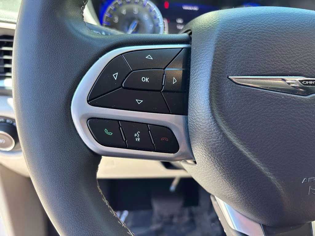 2023 Bright White Clearcoat Chrysler Pacifica Touring L FWD Van