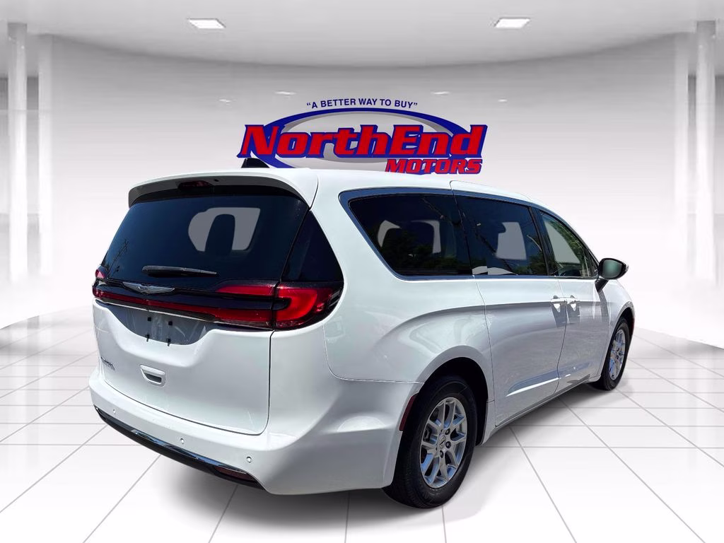 2023 Bright White Clearcoat Chrysler Pacifica Touring L FWD Van