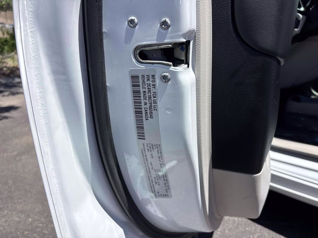 2023 Bright White Clearcoat Chrysler Pacifica Touring L FWD Van
