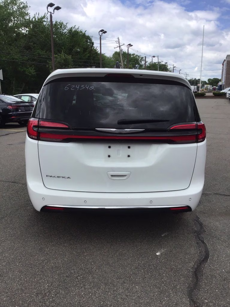 2023 Bright White Clearcoat Chrysler Pacifica Touring L FWD Van