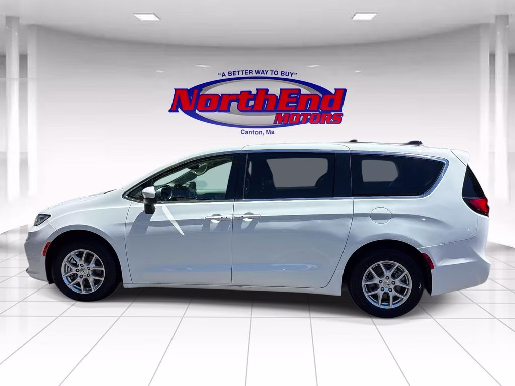 2023 Bright White Clearcoat Chrysler Pacifica Touring L FWD Van