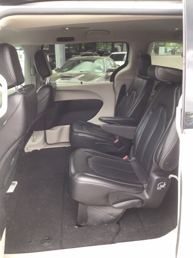 2023 Bright White Clearcoat Chrysler Pacifica Touring L FWD Van