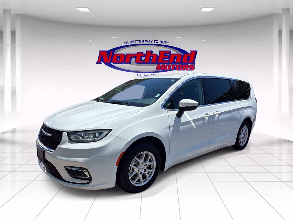 2023 Bright White Clearcoat Chrysler Pacifica Touring L FWD Van