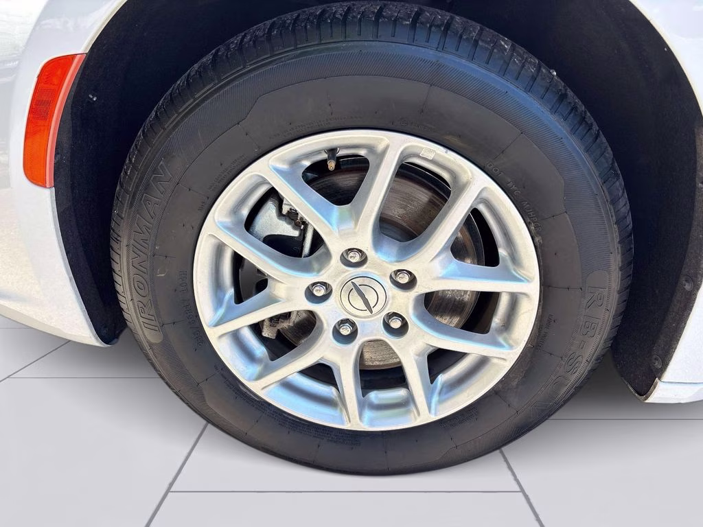 2023 Bright White Clearcoat Chrysler Pacifica Touring L FWD Van