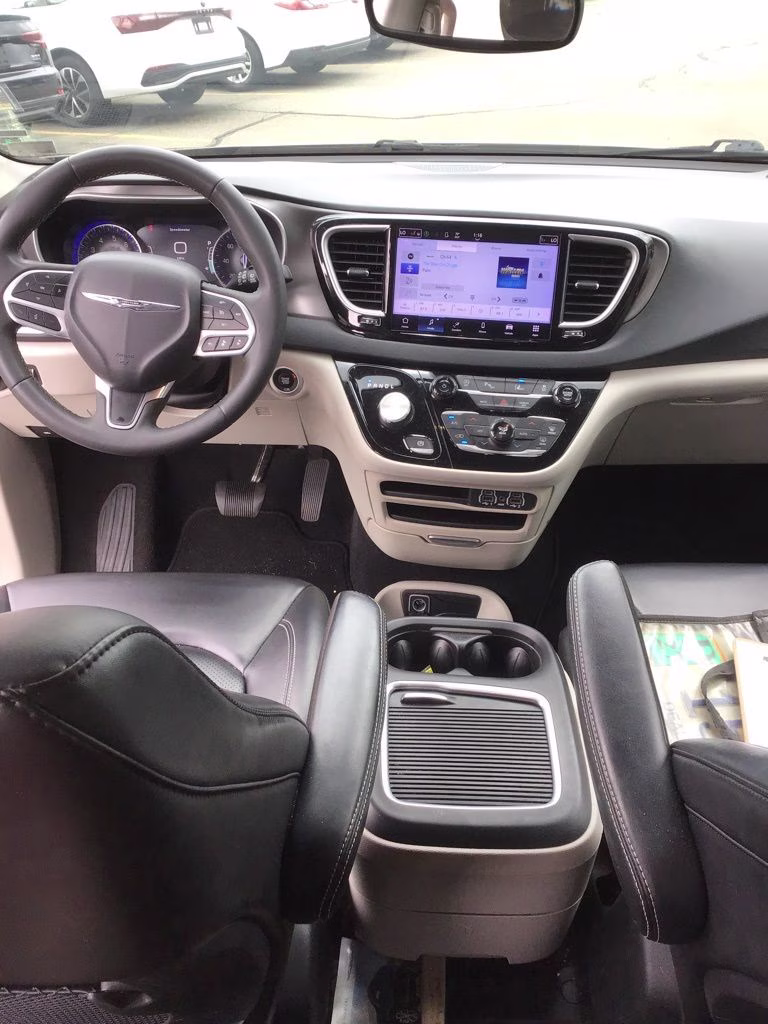 2023 Bright White Clearcoat Chrysler Pacifica Touring L FWD Van