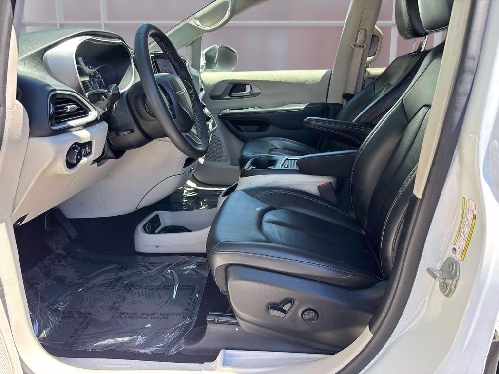 2023 Bright White Clearcoat Chrysler Pacifica Touring L FWD Van