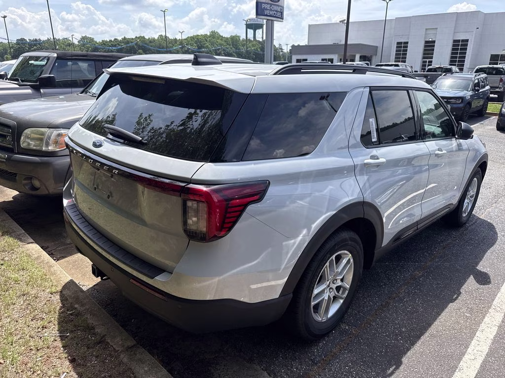 2026 Space White Metallic Ford Explorer Active RWD SUV