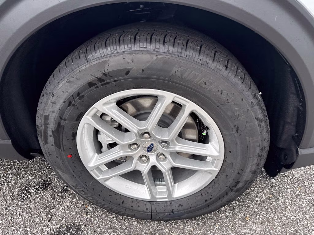 2026 Space White Metallic Ford Explorer Active RWD SUV