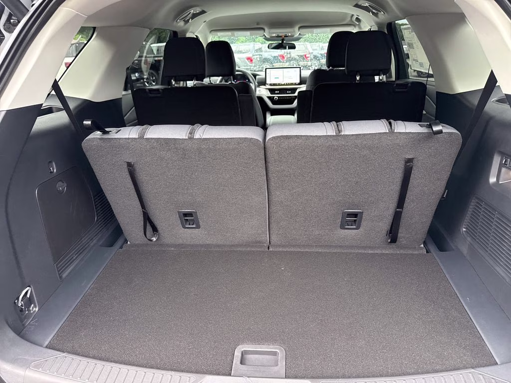 2026 Space White Metallic Ford Explorer Active RWD SUV