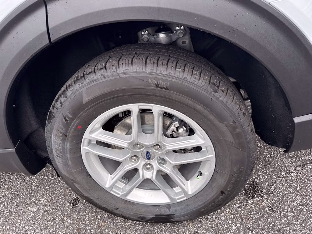 2026 Space White Metallic Ford Explorer Active RWD SUV