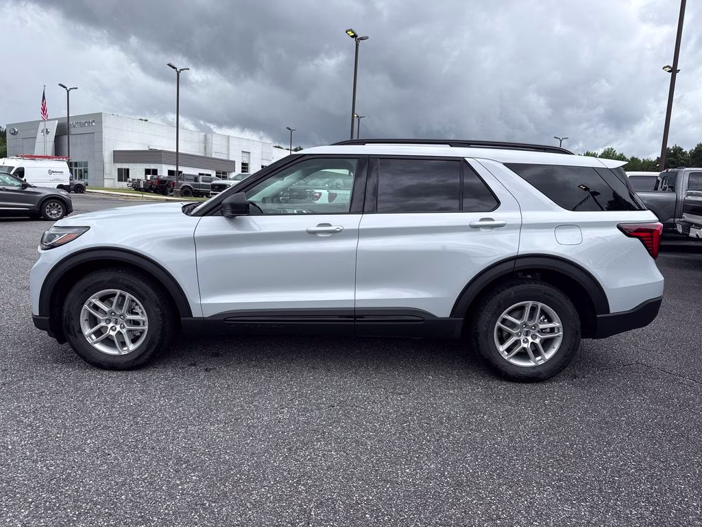2026 Space White Metallic Ford Explorer Active RWD SUV