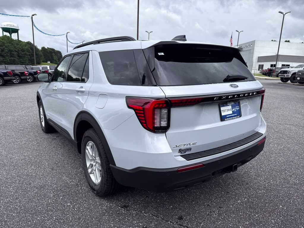 2026 Space White Metallic Ford Explorer Active RWD SUV