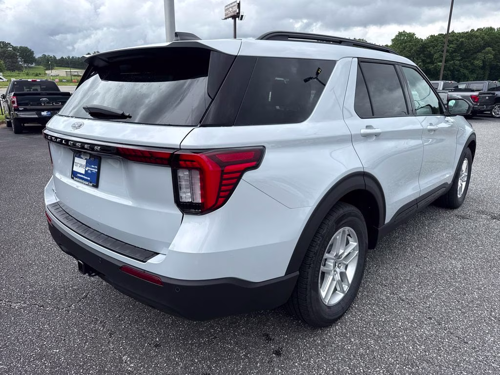 2026 Space White Metallic Ford Explorer Active RWD SUV