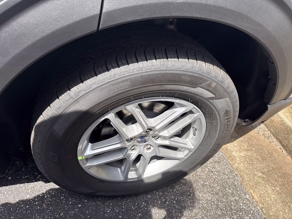 2026 Space White Metallic Ford Explorer Active RWD SUV