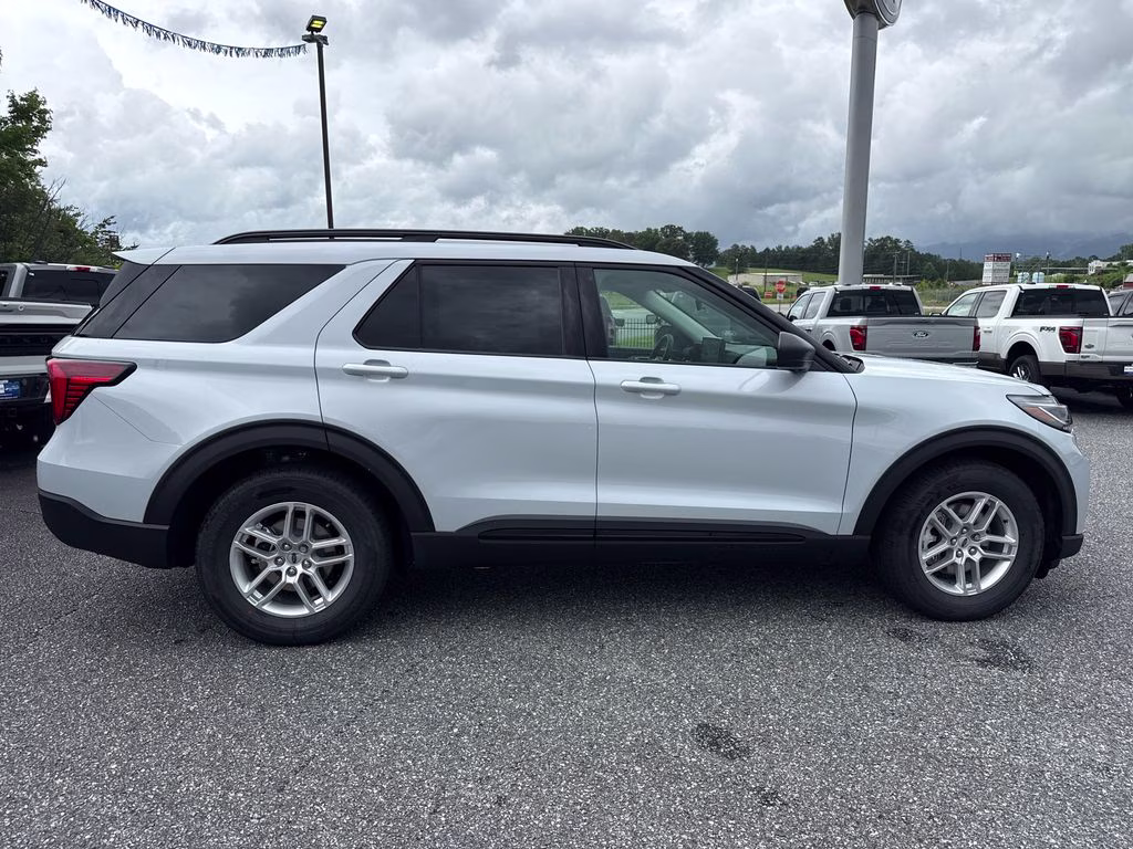 2026 Space White Metallic Ford Explorer Active RWD SUV
