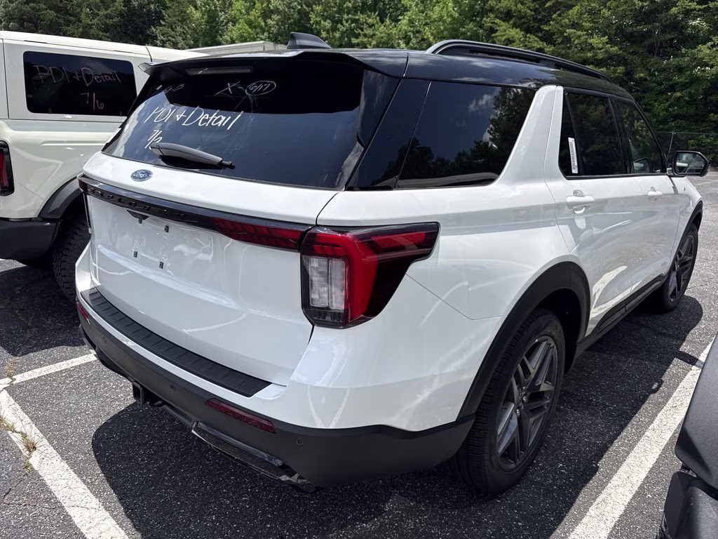 2026 White Metallic Ford Explorer ST-Line RWD SUV