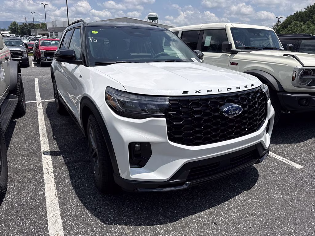 2026 White Metallic Ford Explorer ST-Line RWD SUV