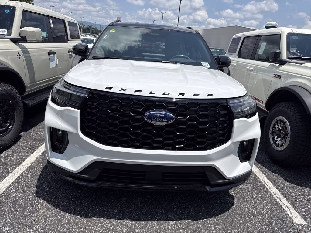 2026 White Metallic Ford Explorer ST-Line RWD SUV