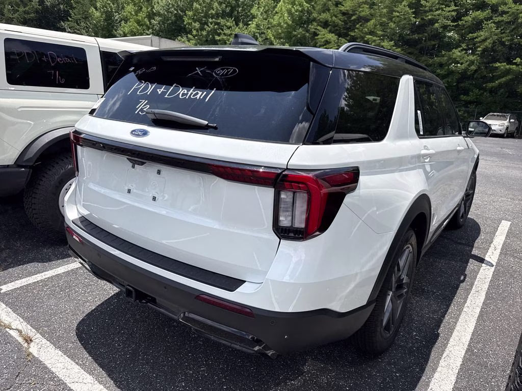 2026 White Metallic Ford Explorer ST-Line RWD SUV