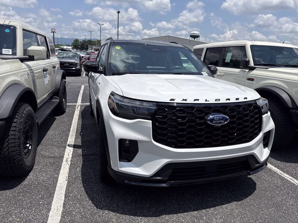 2026 White Metallic Ford Explorer ST-Line RWD SUV