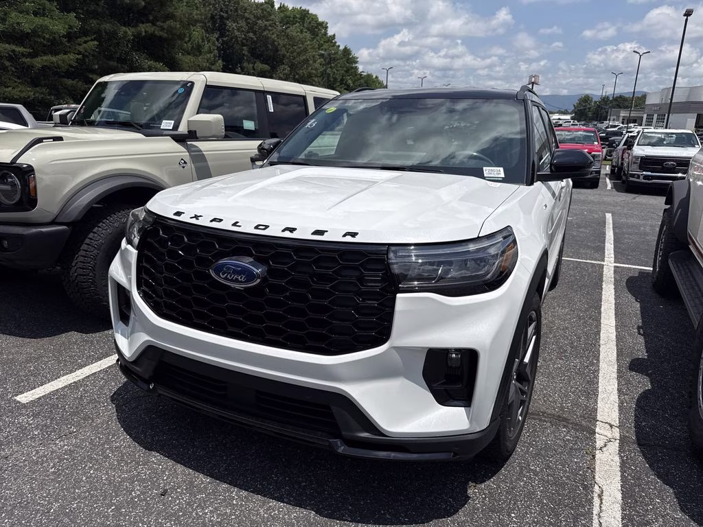 2026 White Metallic Ford Explorer ST-Line RWD SUV
