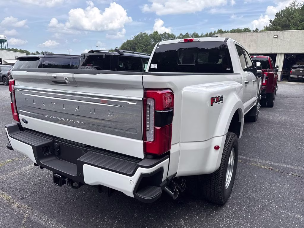 2026 White Ford Super Duty F-350 DRW 4X4 Truck