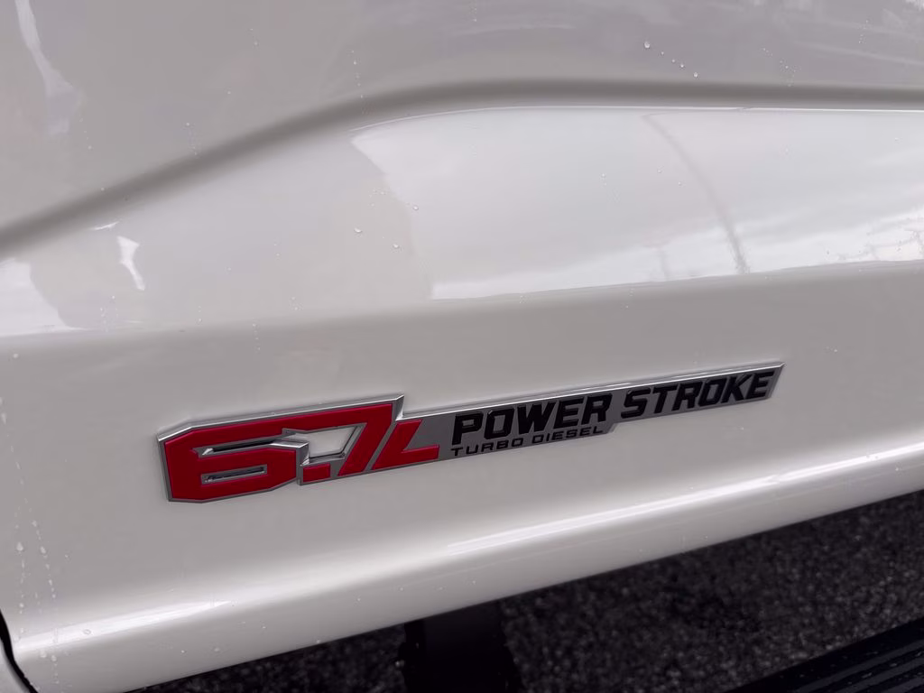 2026 White Ford Super Duty F-350 DRW Lariat 4X4 Truck