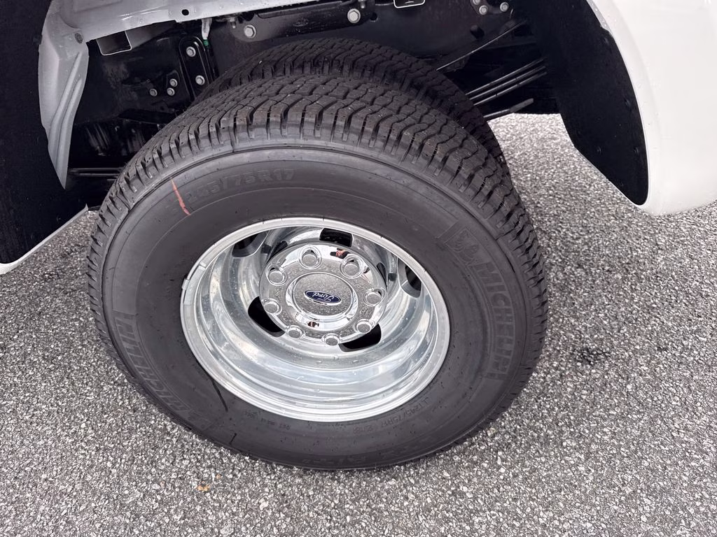 2026 White Ford Super Duty F-350 DRW Lariat 4X4 Truck