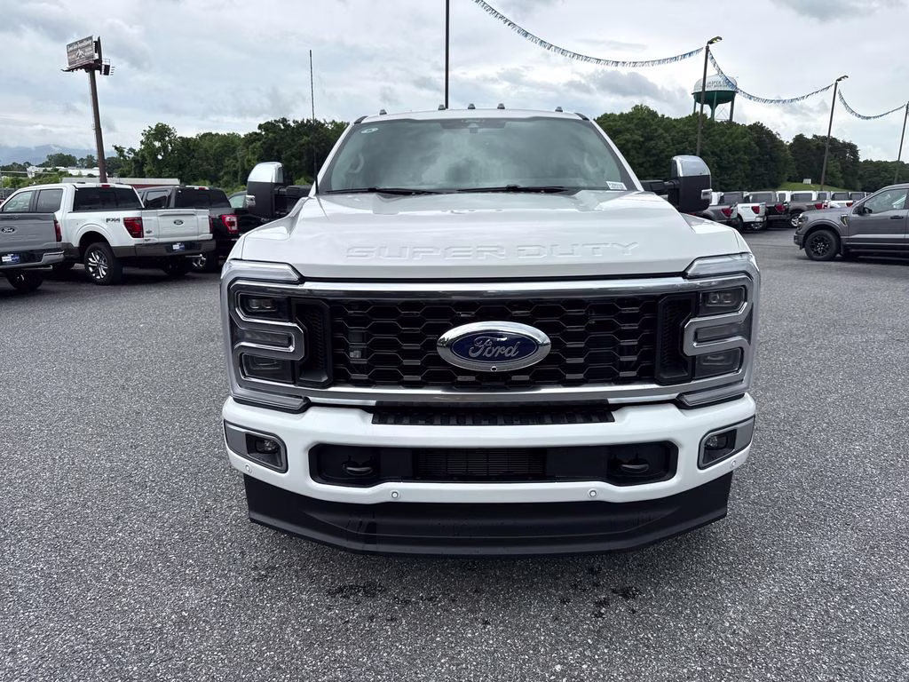 2026 White Ford Super Duty F-350 DRW Lariat 4X4 Truck