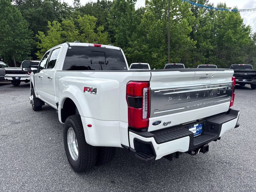 2026 White Ford Super Duty F-350 DRW Lariat 4X4 Truck
