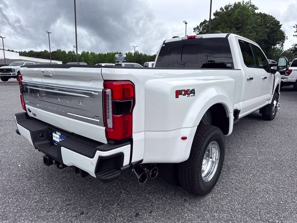 2026 White Ford Super Duty F-350 DRW Lariat 4X4 Truck
