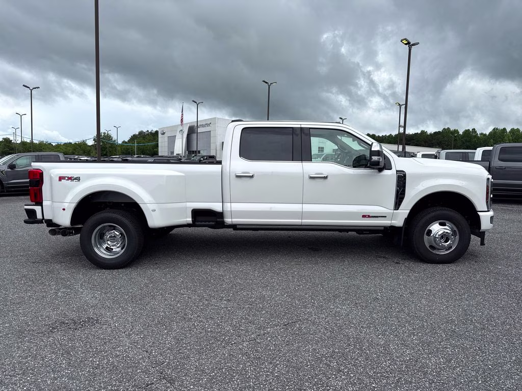 2026 White Ford Super Duty F-350 DRW Lariat 4X4 Truck