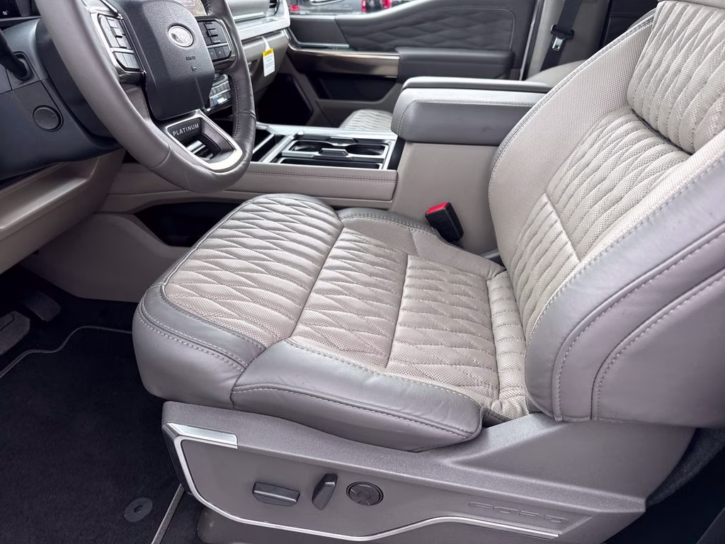 2026 White Ford Super Duty F-350 DRW Lariat 4X4 Truck