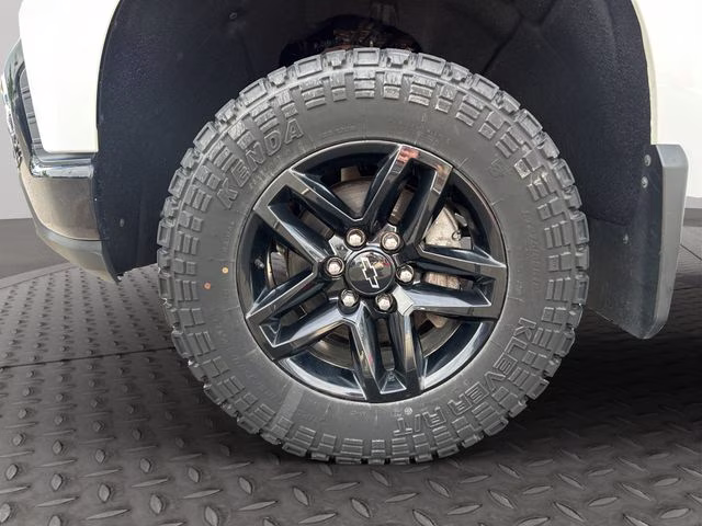 2020 Summit White Chevrolet Silverado 1500 Custom Trail Boss 4X4 Truck