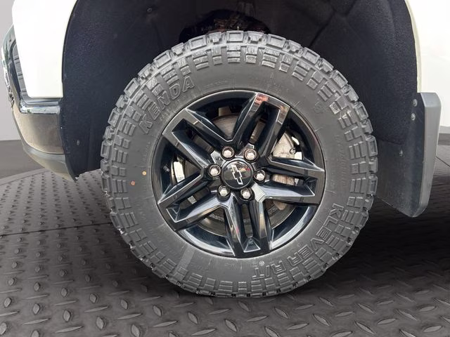 2020 Summit White Chevrolet Silverado 1500 Custom Trail Boss 4X4 Truck