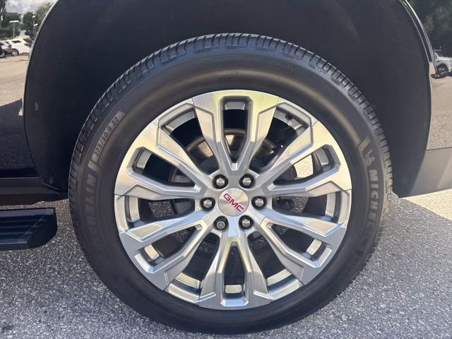 2022 Onyx Black GMC Yukon XL Denali RWD SUV
