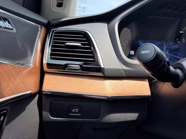 2025 Gray Metallic Volvo XC90 B6 Plus 7-Seater AWD SUV