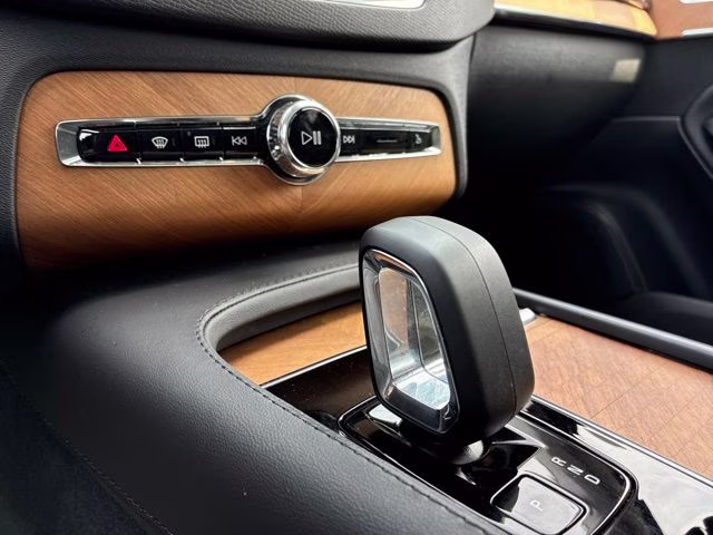 2025 Gray Metallic Volvo XC90 B6 Plus 7-Seater AWD SUV
