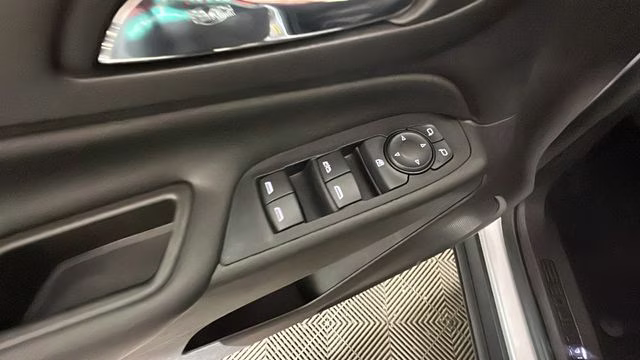 2019 Silver Ice Metallic Chevrolet Equinox LT FWD SUV
