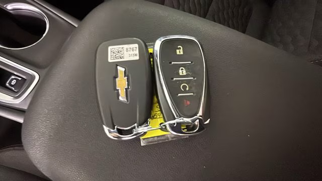 2019 Silver Ice Metallic Chevrolet Equinox LT FWD SUV