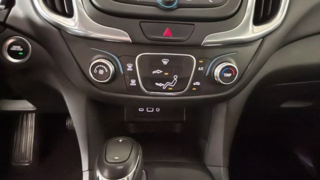 2019 Silver Ice Metallic Chevrolet Equinox LT FWD SUV