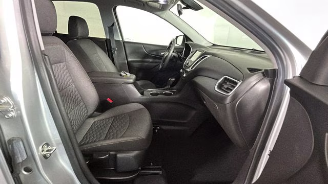 2019 Silver Ice Metallic Chevrolet Equinox LT FWD SUV