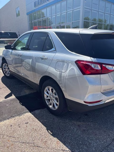 2019 Silver Ice Metallic Chevrolet Equinox LT FWD SUV