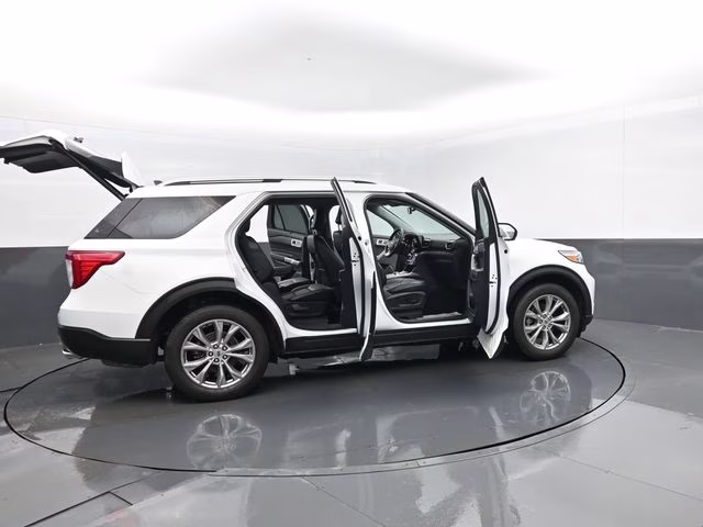 2023 Oxford White Ford Explorer Limited 4X4 SUV